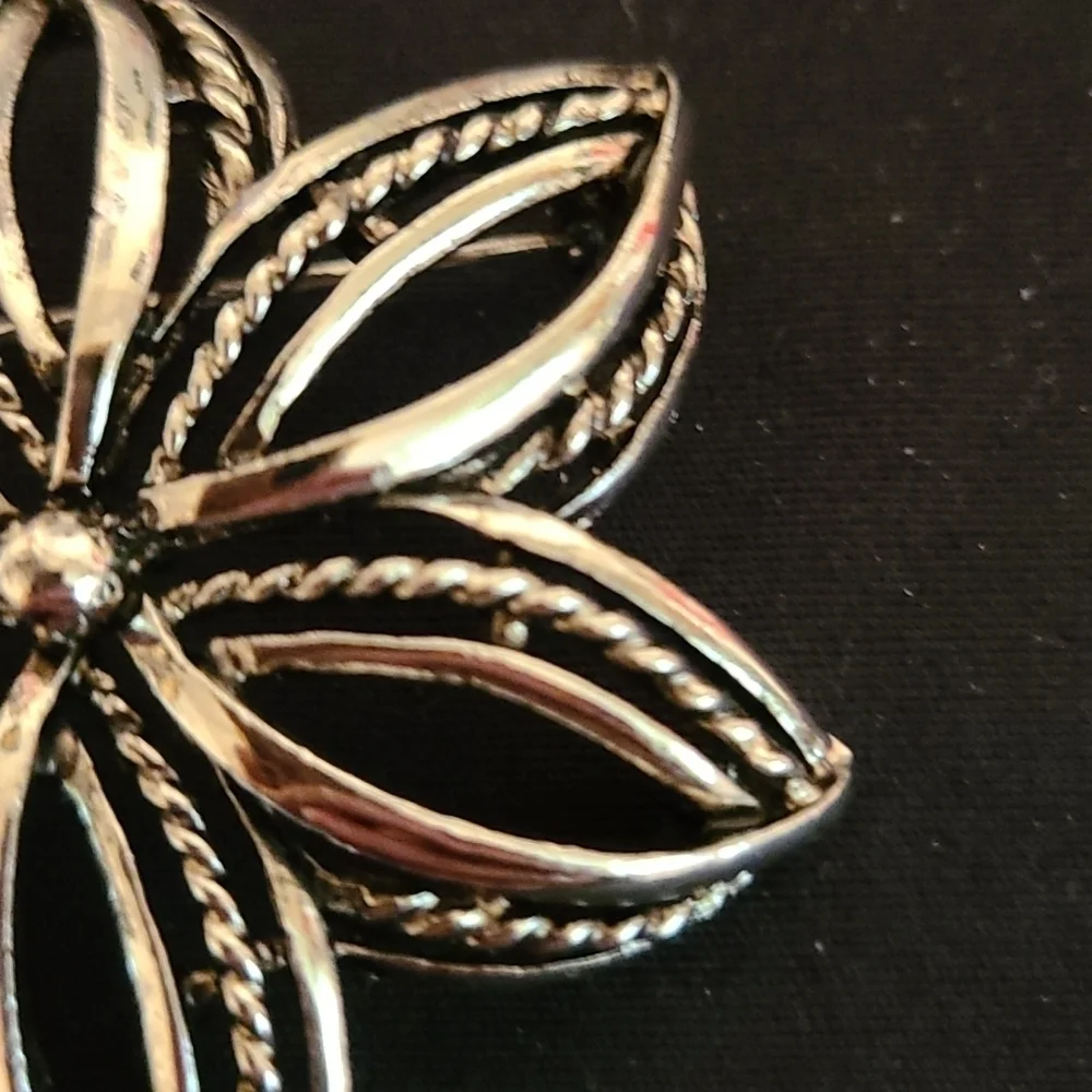 STAR Vintage Signed Silver Tone Brooch